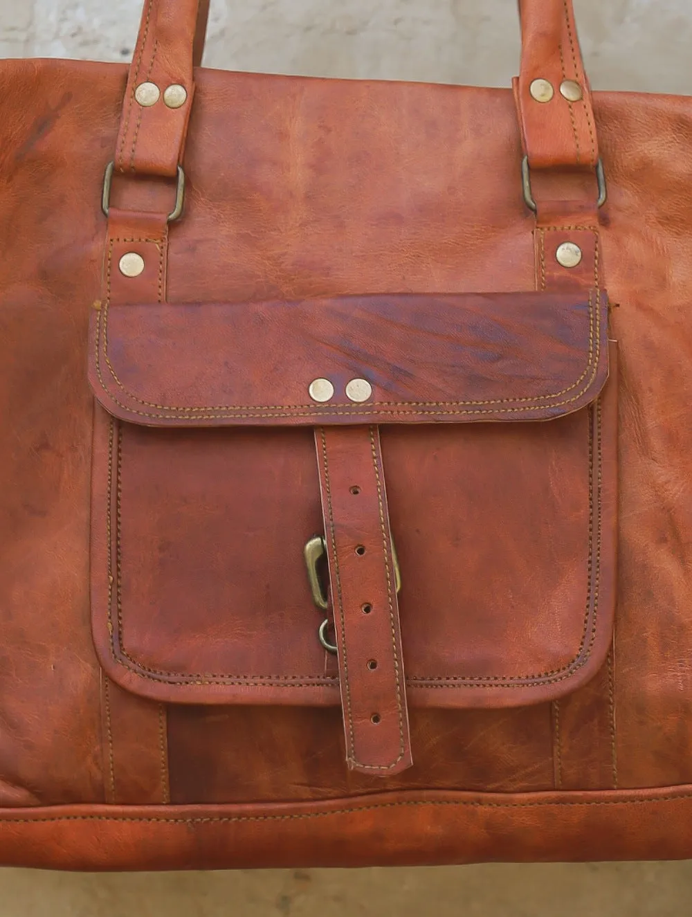 Rugged Leather Duffle Bag (Length - 20 inches)